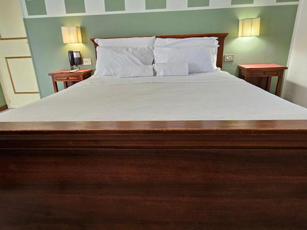 Hotel Rosalba Perugia : photo 4 de la chambre chambre lits jumeaux