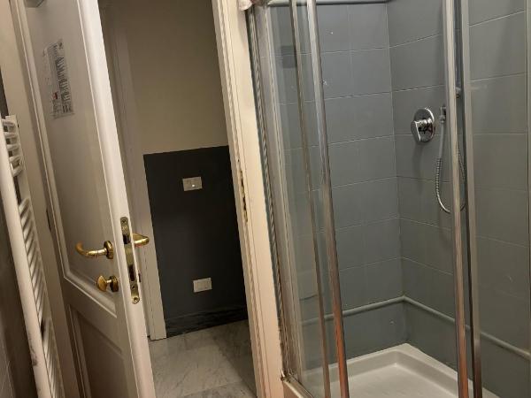 Ostello Tasso : photo 4 de la chambre chambre double standard avec salle de bains commune