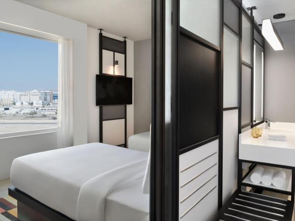 Aloft Muscat : photo 2 de la chambre breezy twin room with city view – free shuttle to ocec & mall of oman