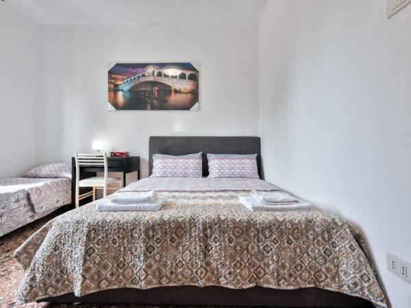 Cozy Best Apartment in city : photo 10 de la chambre chambre triple avec salle de bains commune