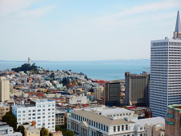 San Francisco Marriott Union Square : photo 2 de la chambre chambre lit king-size - vue sur ville ou baie