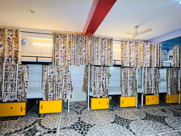 Hotel Moon Light Palace : photo 3 de la chambre lit dans dortoir pour hommes