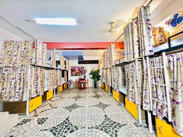 Hotel Moon Light Palace : photo 10 de la chambre lit dans dortoir pour hommes