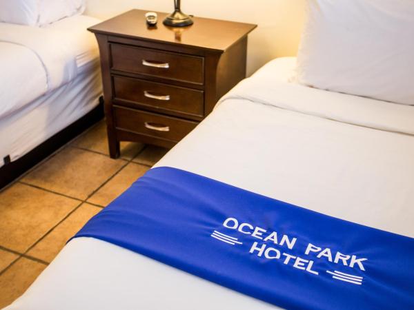 Ocean Park Hotel : photo 7 de la chambre chambre lit queen-size avec salle de bains commune