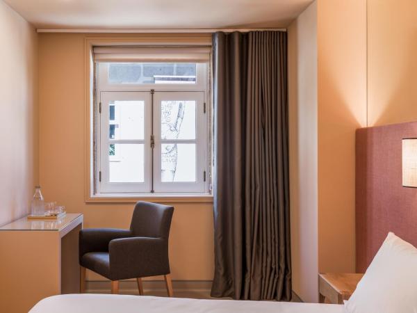 Hotel Margarida Da Praça : photo 2 de la chambre chambre double ou lits jumeaux deluxe - vue sur ville