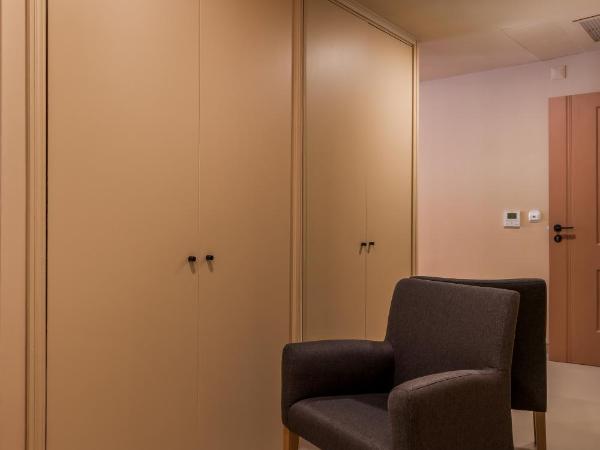 Hotel Margarida Da Praça : photo 5 de la chambre chambre double ou lits jumeaux deluxe - vue sur ville