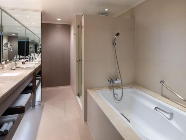 Crowne Plaza Bangkok Parc Lumpini : photo 7 de la chambre chambre lit king-size premium