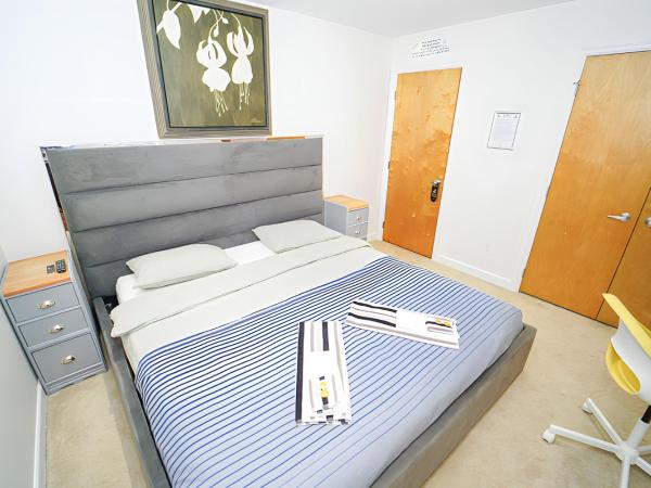 Illuminati Guest House : photo 1 de la chambre chambre lit king-size - vue sur jardin