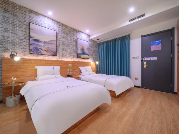 QiQiaoWu Fashion Hotel - Beijing Songjiazhuang Subway Station : photo 6 de la chambre chambre lits jumeaux deluxe