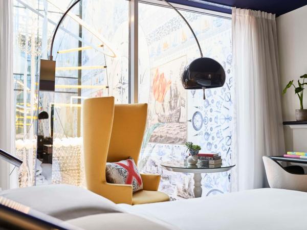 Andaz Amsterdam Prinsengracht - a concept by Hyatt : photo 3 de la chambre chambre king avec vue sur atrium