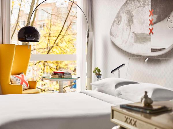 Andaz Amsterdam Prinsengracht - a concept by Hyatt : photo 4 de la chambre chambre lit king-size - vue sur le canal