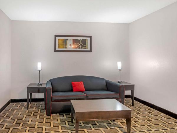 Comfort Suites Nashville Airport - BNA : photo 5 de la chambre suite double avec 2 lits doubles - non-fumeurs