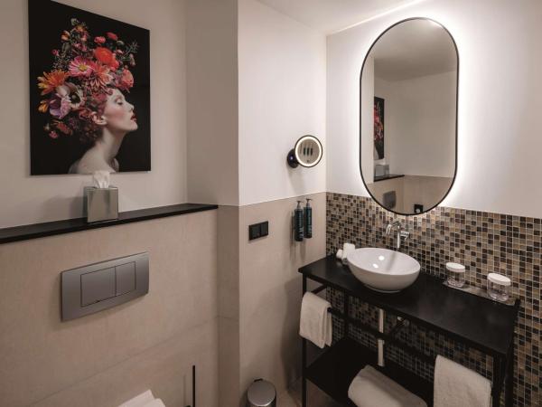 DoubleTree by Hilton Hannover Schweizerhof : photo 3 de la chambre chambre lit queen-size 