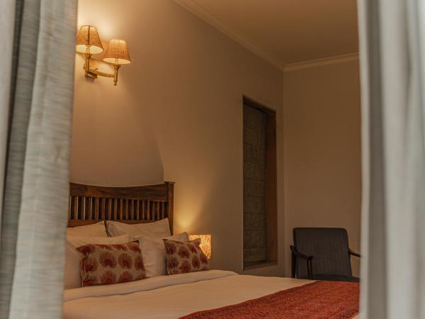 Naila Kothi - A Luxury Boutique Royal Suites in Jaipur : photo 3 de la chambre suite lit king-size avec balcon