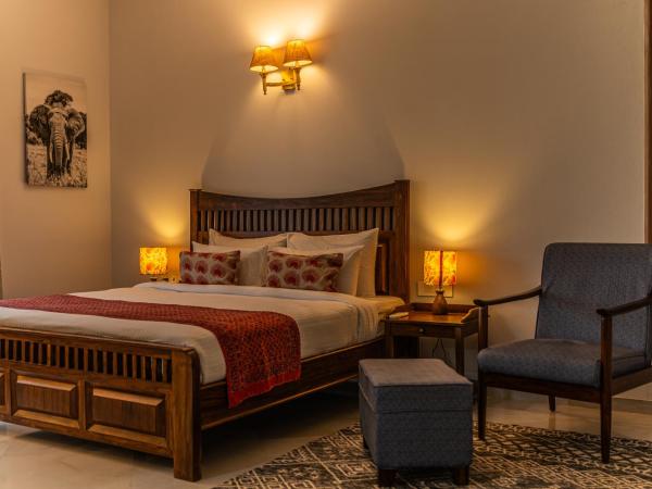 Naila Kothi - A Luxury Boutique Royal Suites in Jaipur : photo 4 de la chambre suite lit king-size avec balcon