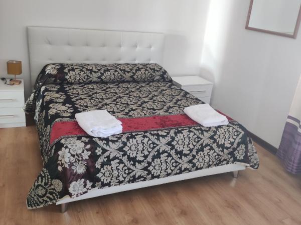 ABC Guest House : photo 10 de la chambre chambre double avec salle de bains commune