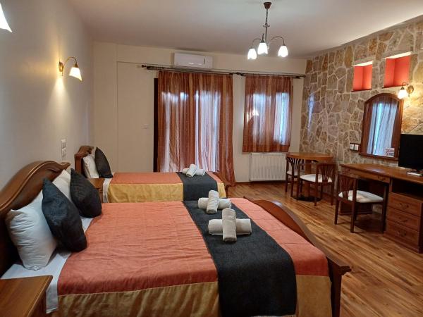 Agnantio : photo 5 de la chambre chambre triple supérieure avec balcon et vue sur le lac
