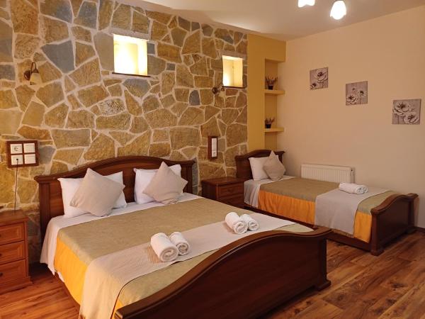 Agnantio : photo 2 de la chambre chambre triple supérieure avec balcon et vue sur le lac