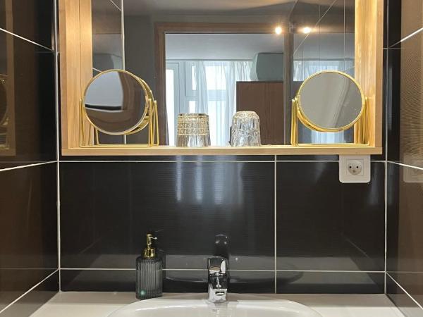 Hôtel Cosmopolitain : photo 4 de la chambre chambre double - accessible aux personnes à mobilité réduite 