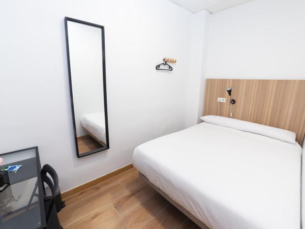 Hostal Siesta & Go Nuevos Ministerios : photo 2 de la chambre chambre lit queen-size 