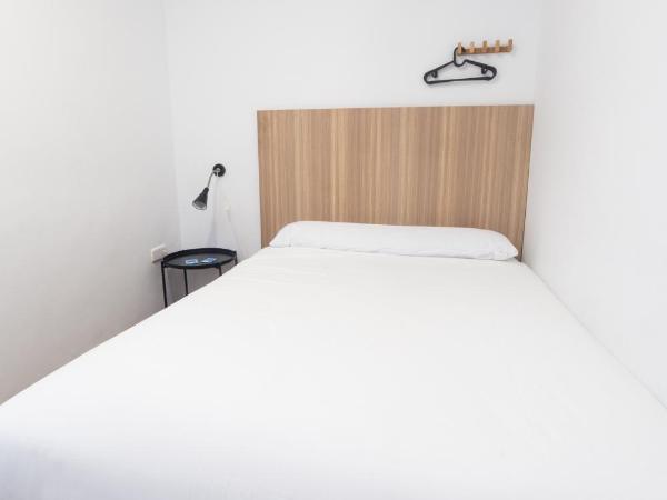 Hostal Siesta & Go Nuevos Ministerios : photo 4 de la chambre chambre lit queen-size 