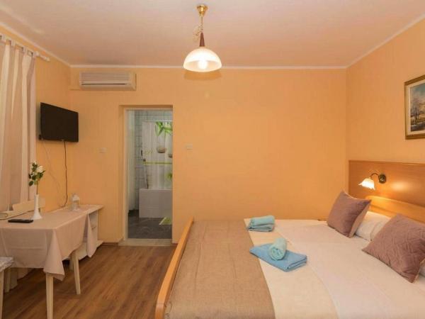 Rooms and Apartments Porto del Mar B & B : photo 10 de la chambre studio avec balcon