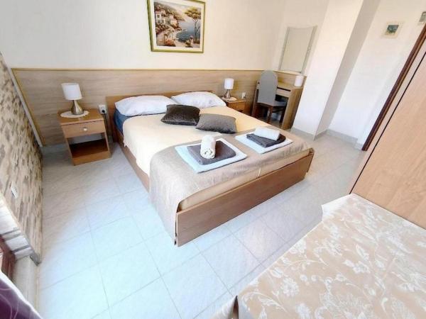 Rooms and Apartments Porto del Mar B & B : photo 9 de la chambre appartement 2 chambres avec terrasse et vue sur la mer