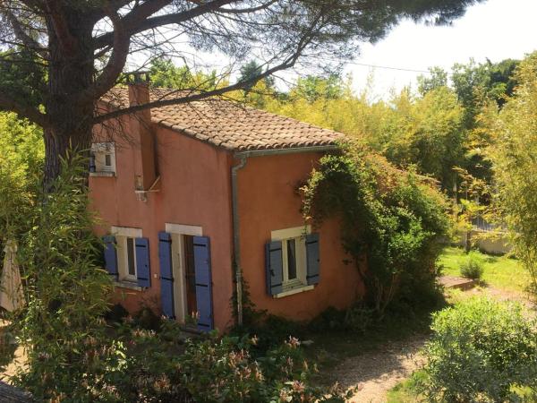 Gîte avec piscine proche Loriol-du-Comtat : photo 2 de la chambre suite familiale