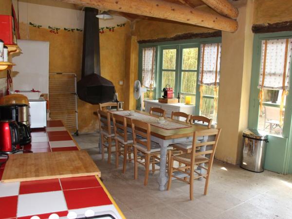Gîte avec piscine proche Loriol-du-Comtat : photo 10 de la chambre suite familiale