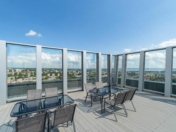 Hanza Tower Original Versace Sea-Pool-Sky-City View : photo 6 de la chambre suite avec vue sur lac