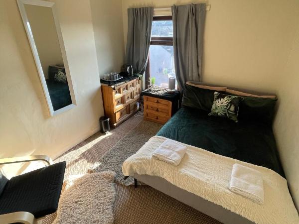 House in Antrim road : photo 2 de la chambre chambre double avec salle de bains commune