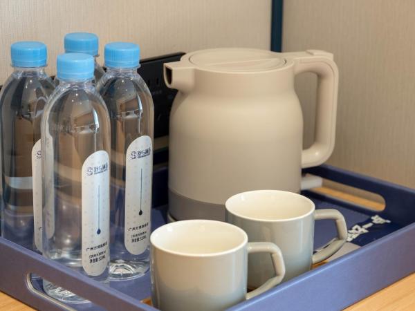 广州番禺万博中心舒与酒店 : photo 3 de la chambre chambre lits jumeaux spacieuse