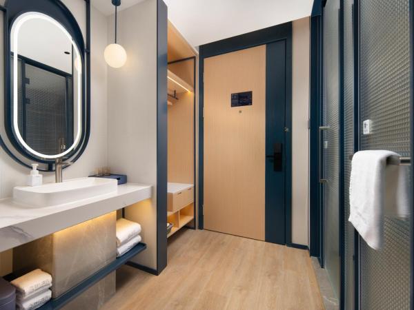 广州番禺万博中心舒与酒店 : photo 4 de la chambre chambre lit queen-size