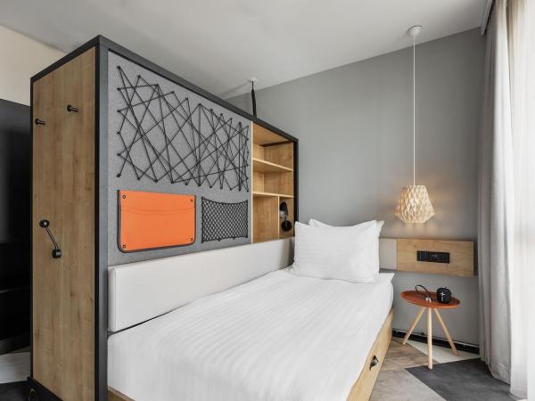 Stay KooooK Geneva City - Online Check In NEW OPENING : photo 1 de la chambre studio
