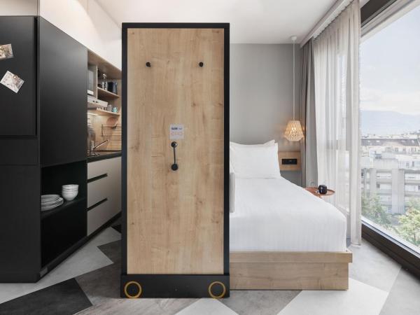 Stay KooooK Geneva City - Online Check In NEW OPENING : photo 1 de la chambre studio familial