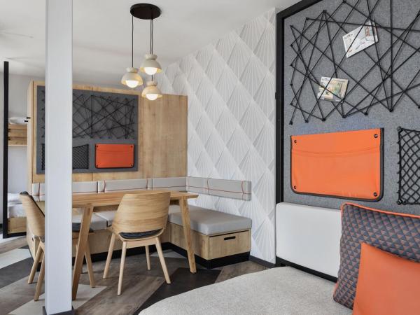 Stay KooooK Geneva City - Online Check In NEW OPENING : photo 2 de la chambre studio familial