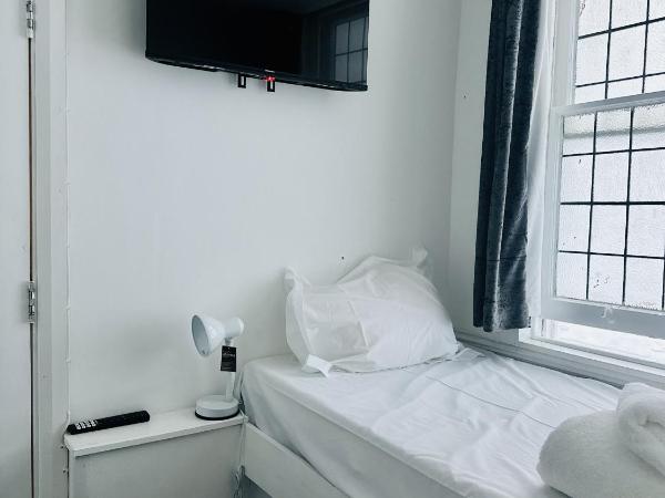 X Hotel Brunswick Square : photo 2 de la chambre chambre quadruple avec salle de bains privative