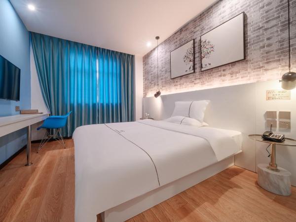 QiQiaoWu Fashion Hotel - Beijing Songjiazhuang Subway Station : photo 2 de la chambre chambre lit queen-size deluxe