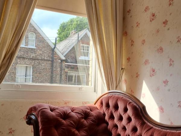 23 St Mary's : photo 8 de la chambre chambre de luxe avec lit à baldaquin