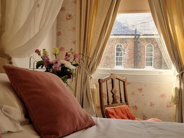 23 St Mary's : photo 7 de la chambre chambre de luxe avec lit à baldaquin