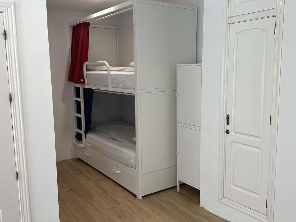 Mamre Hostel : photo 10 de la chambre lit simple dans dortoir à 6 lits