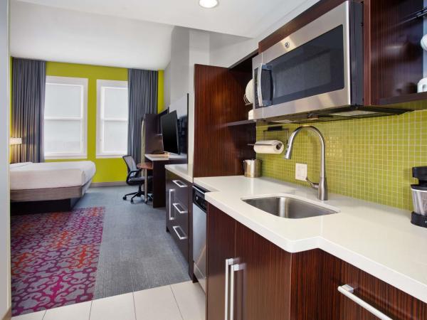 Home2 Suites by Hilton San Antonio Downtown - Riverwalk, TX : photo 10 de la chambre suite studio lit king-size - vue sur parc
