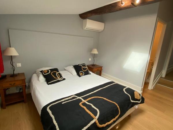 Logis Hôtel de la Tour : photo 2 de la chambre chambre double standard