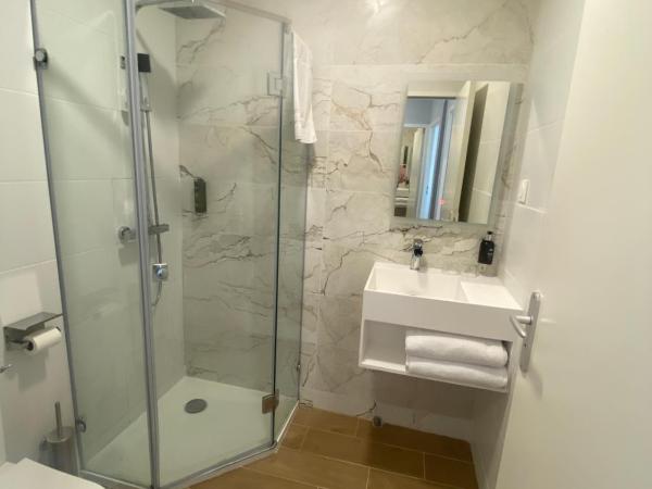 Logis Hôtel de la Tour : photo 3 de la chambre chambre double deluxe avec balcon