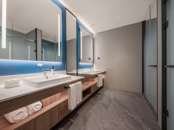 Holiday Inn Express Shenzhen Futian Center, an IHG Hotel : photo 4 de la chambre suite lit king-size