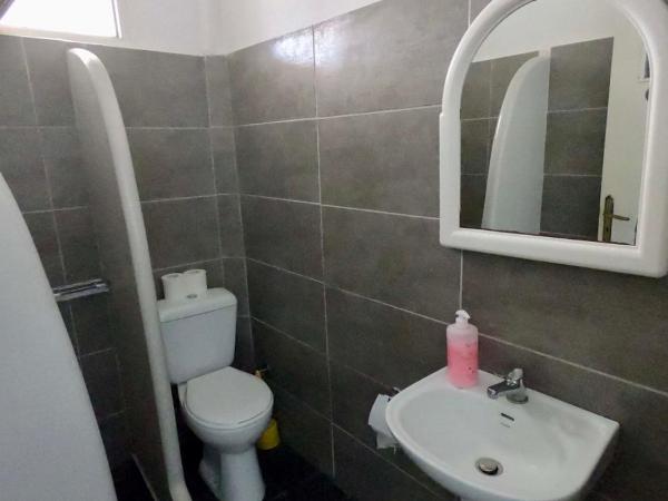 Fira Backpackers Place : photo 1 de la chambre lit dans dortoir mixte de 6 lits