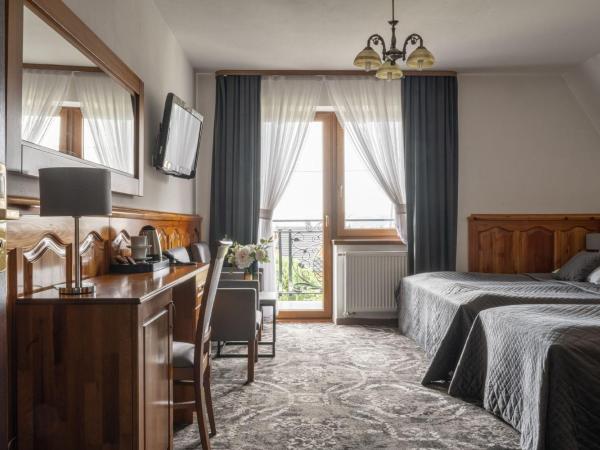 Sądelski Dwór Medical & SPA : photo 5 de la chambre chambre triple avec balcon