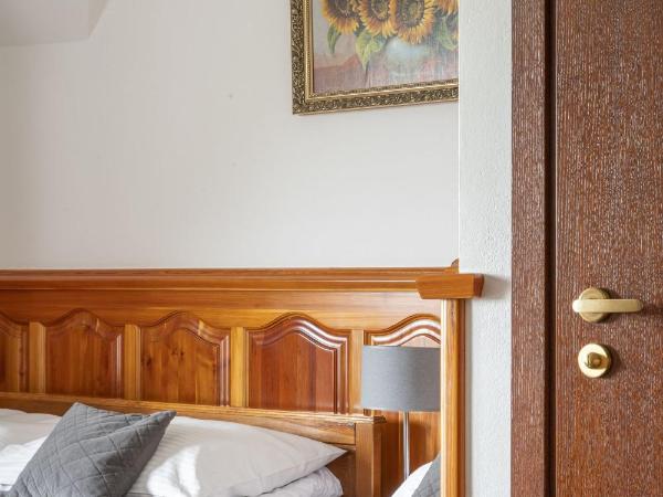 Sądelski Dwór Medical & SPA : photo 8 de la chambre chambre triple avec balcon