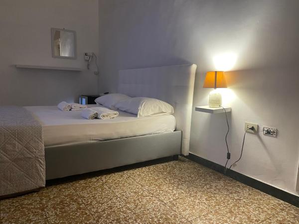 Hostel BB La Fenice : photo 7 de la chambre chambre double standard avec salle de bains commune