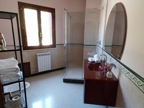 Villa Giulia : photo 8 de la chambre chambre familiale - vue sur jardin